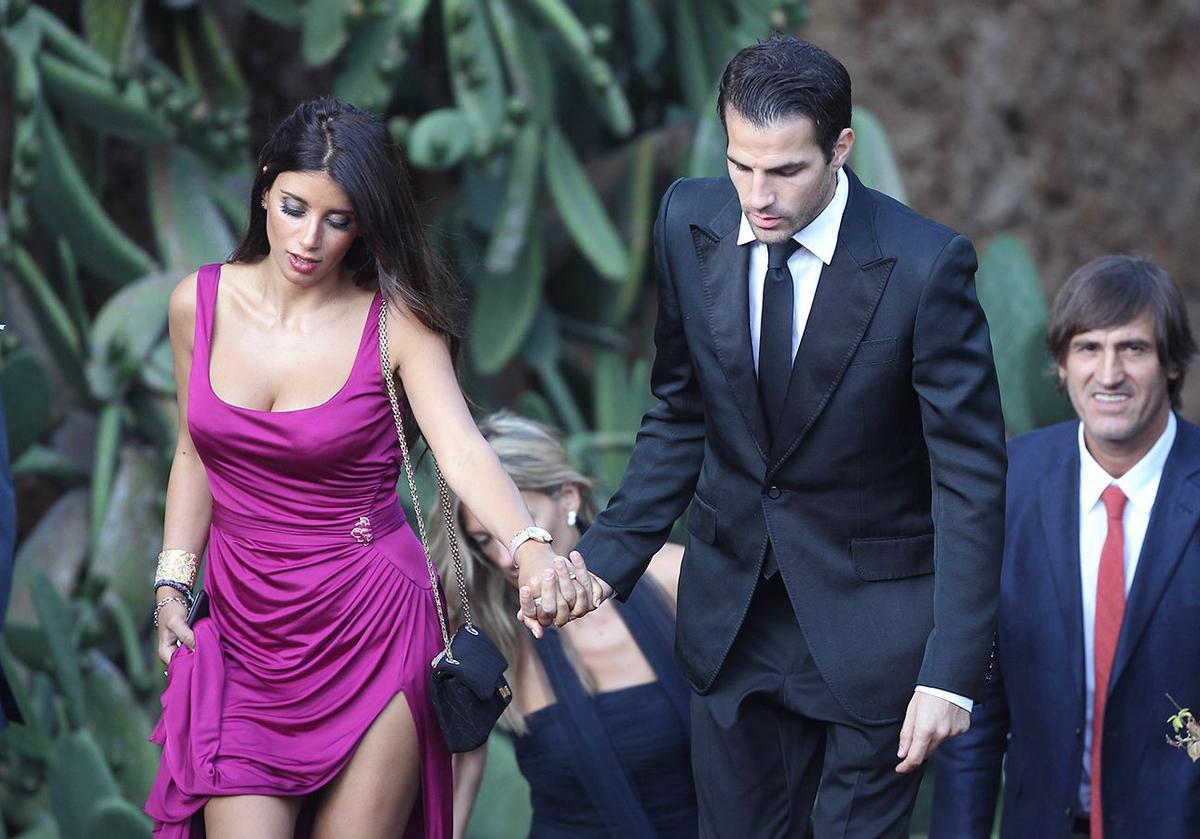 Daniella Semaan y Cesc Fabregas en la boda de Andrés Iniesta y Anna Ortiz