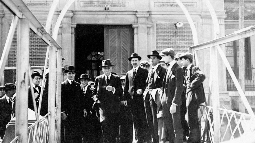 Cèsar August Torras arriba a l’estació del Nord de Manresa, el 9 d’abril del 1922