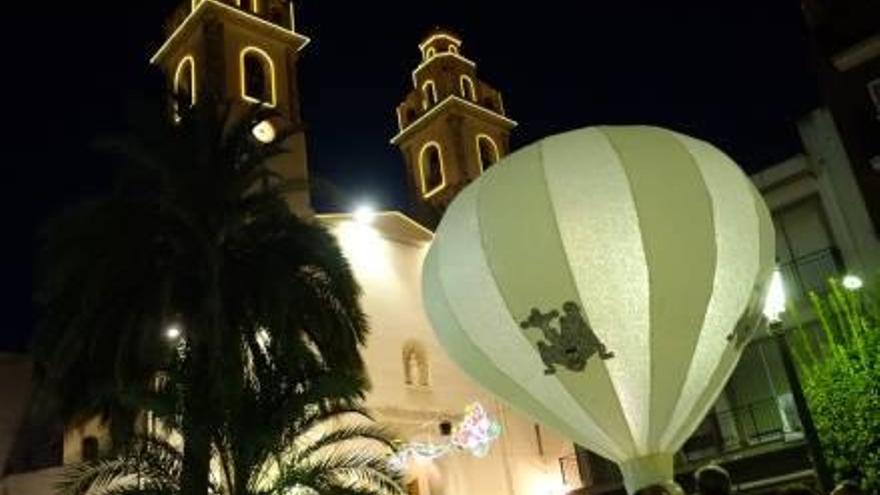 El primer globo aerostático de las Fiestas Mayores de Elda de este año se soltó anoche.