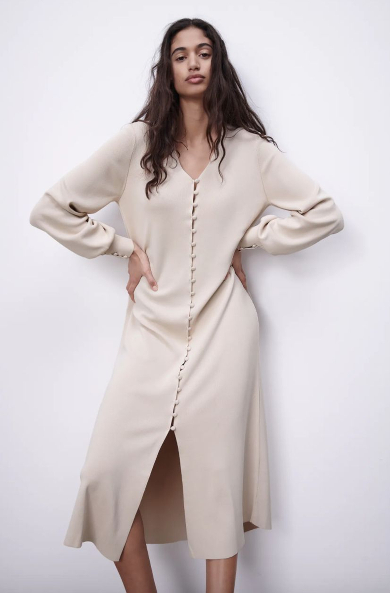 Vestido crudo de Zara con botonadura central