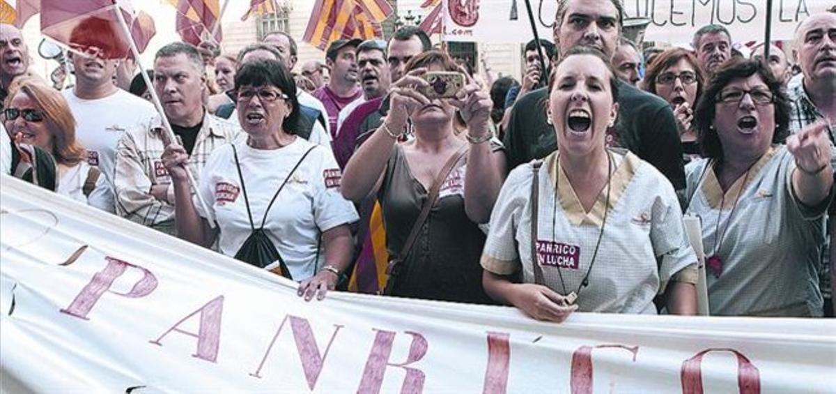 Protesta de treballadors de Panrico el 18 d’octubre passat a la plaça de Sant Jaume. Protesta de treballadors de Panrico el 18 d’octubre passat a la plaça de Sant Jaume.