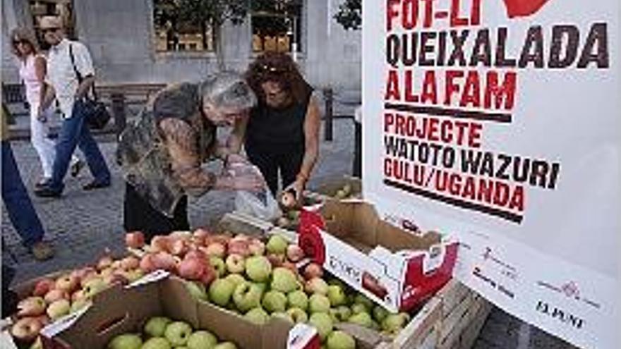 La parada està situada al carrer Santa Clara de Girona.