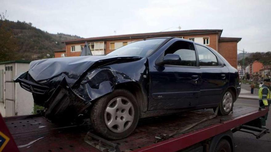 Uno de los vehículos implicados en el accidente de El Serrallo.