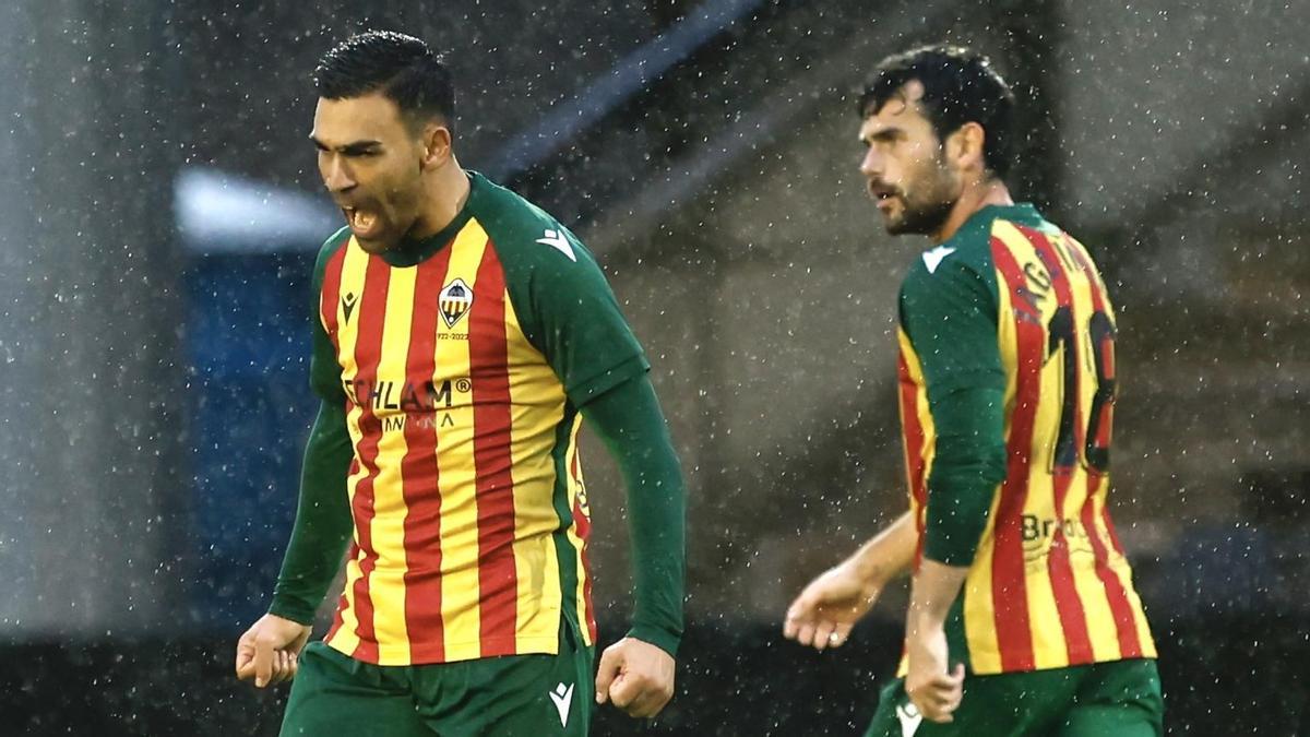 Dani Romera celebra un gol en el Stadium Gal ante el Real Unión (1-1).