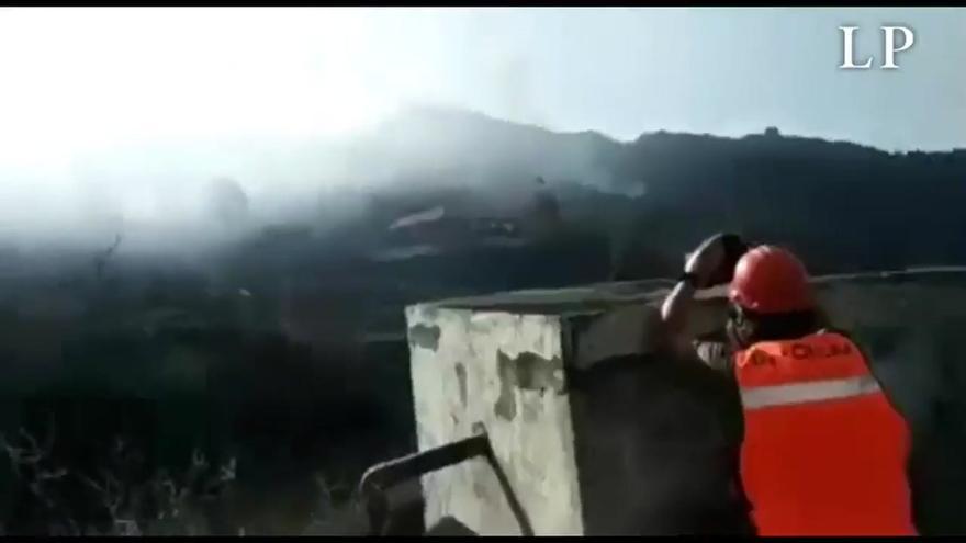 Tres científicos en apuros, sorprendidos por una explosión en el volcán de La Palma