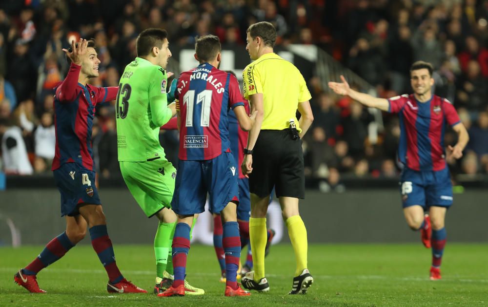 Las mejores imágenes de la polémica del Valencia CF-Levante UD