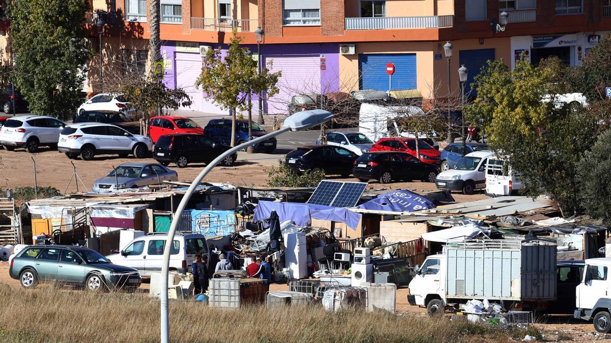 Barraques en l’assentament situat al costat de Sant Marcel·lí