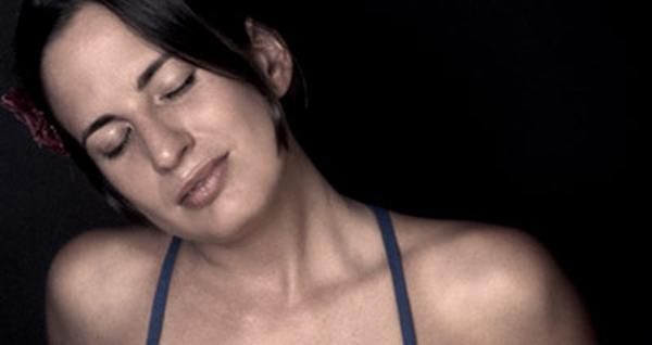 Rebeca Jiménez nos sorprende con su álbum debut “Todo llegará”