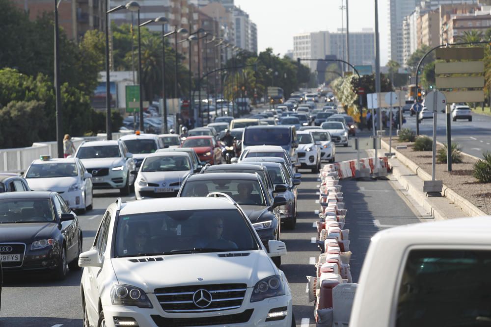 Atasco de tráfico en València por las obras en Blanquerías