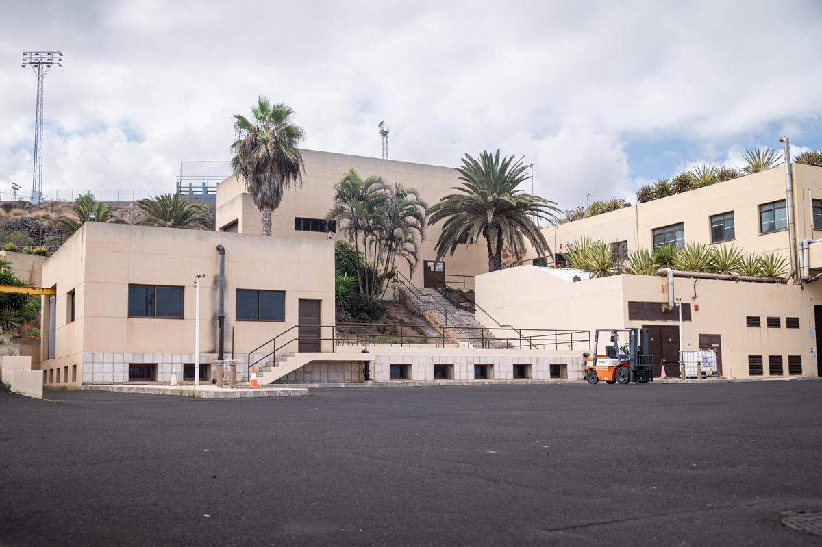 Depuradora de Punta Brava, justo al lado de Playa Jardín.