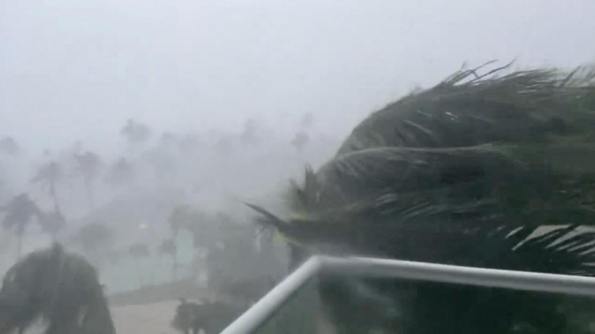 El huracán Beryl golpea Jamaica
