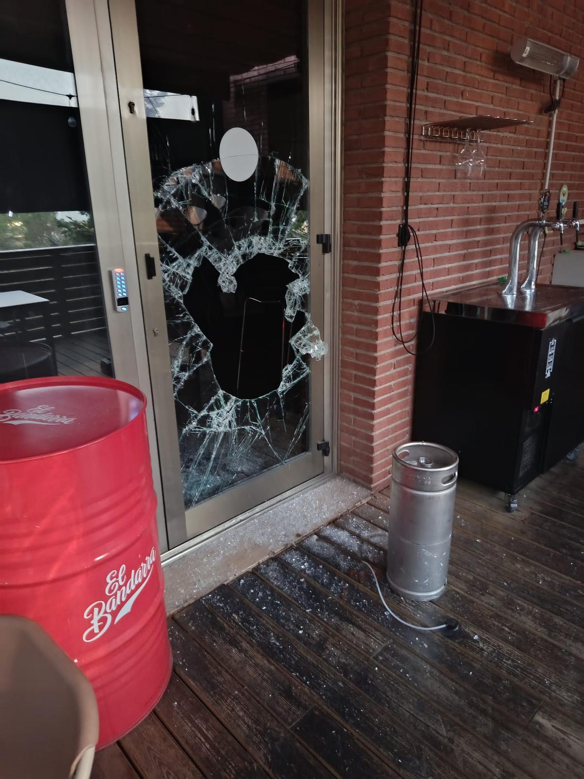 La Pineda el 28 de juliol, amb el barril que es va utilitzar per entrar