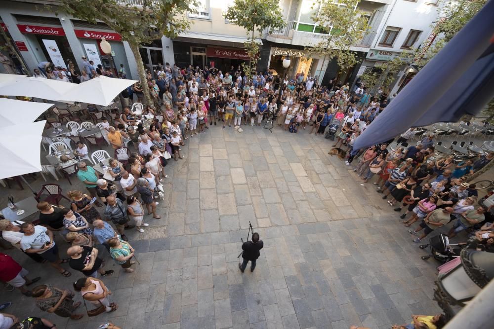 Centenars de blanencs surten al carrer per rebutjar la violació en grup d'una noia