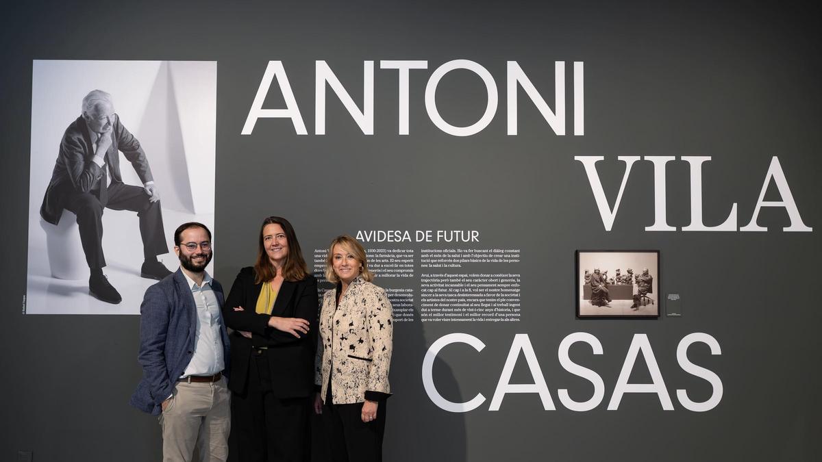 Inauguración de la nueva exposición 'Una colección permanentemente cambiante' en el Museu Can Framis con la presencia de las autoridades de la fundación