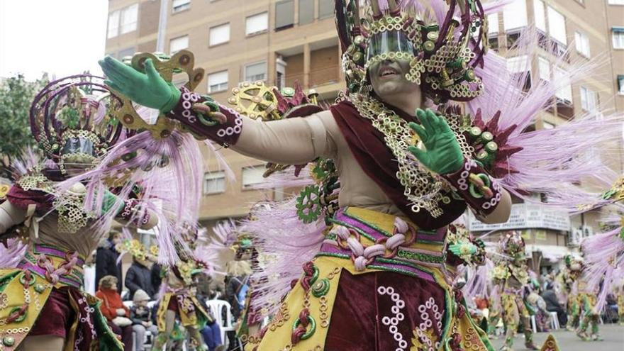 Badajoz Adelante inicia los trabajos para que el carnaval sea declarado de interés internacional