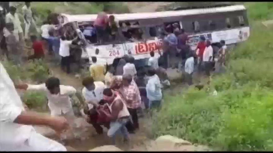 Al menos 45 muertos en un accidente de autobús en la India