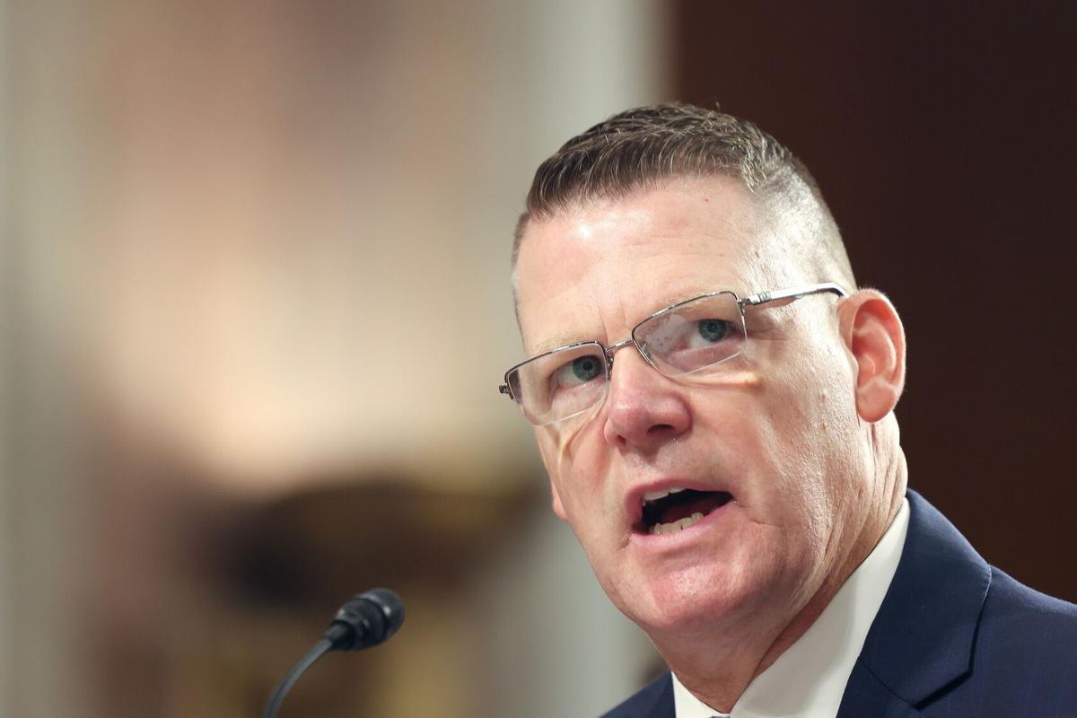 El director en funciones del Servicio Secreto de EEUU afirma estar "avergonzado" por el tiroteo contra Trump