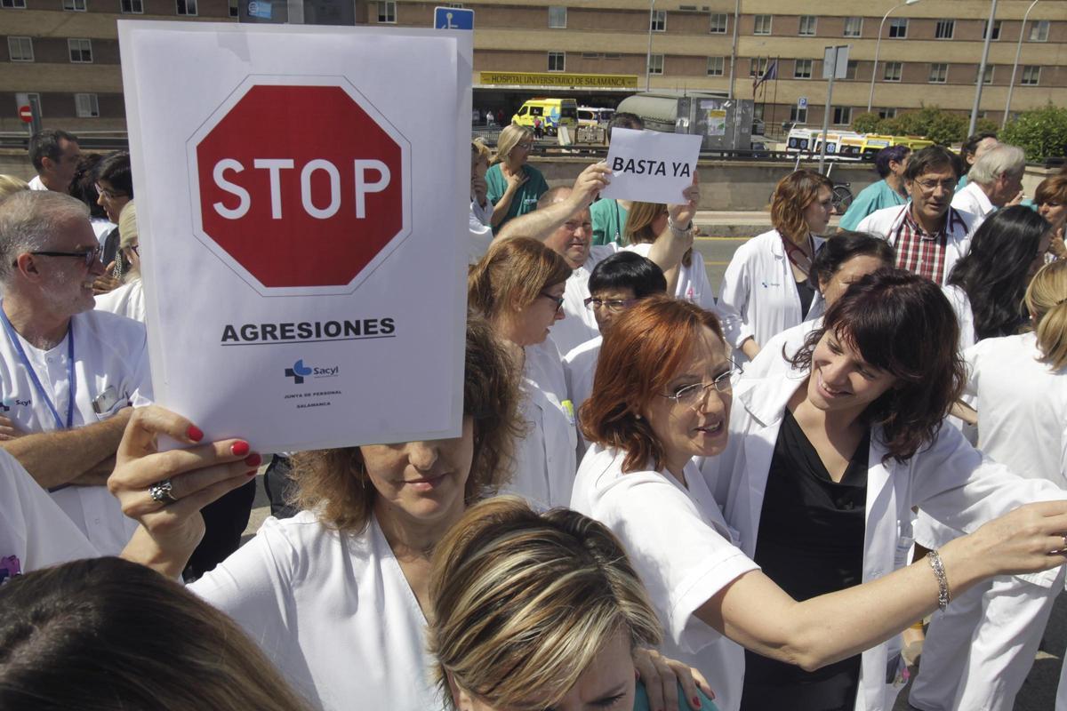 Aumentan un 28,8 % las agresiones a sanitarios, sobre todo las amenazas y los ataques verbales