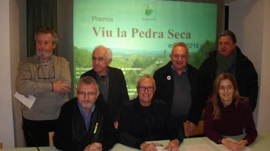 Els membres del jurat, drets i d&#039;esquerra a dreta, Josep Maria Sarrate, Joan Villaplana, Joan Francesc Baltiérrez i Albert Fàbrega. Asseguts, Josep Maria Soler, Robert Martí i Eva Farré