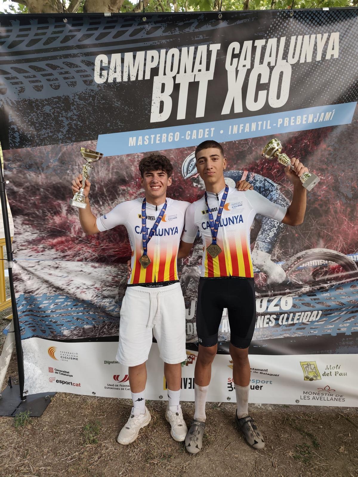 Garriga i Estany amb els mallots que els acrediten com a campions de Catalunya