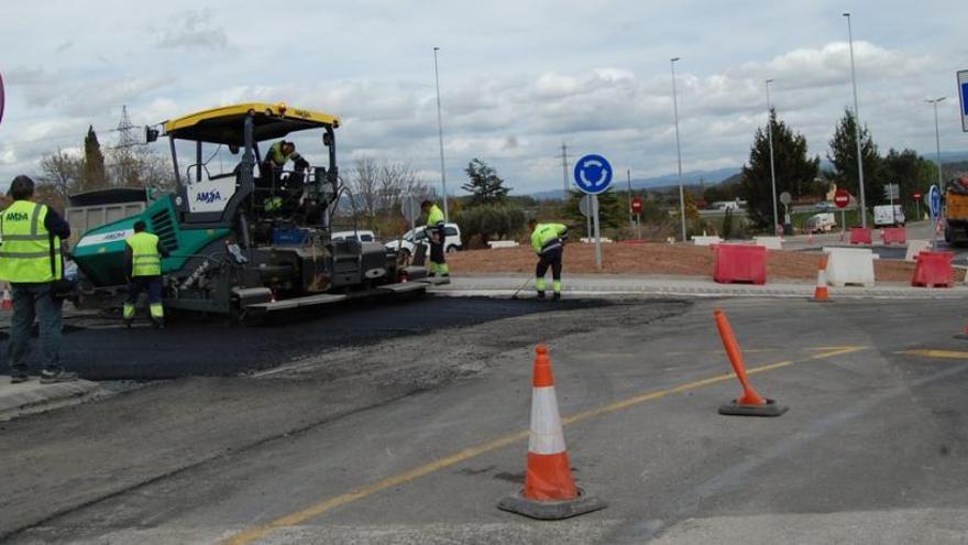 Recta final de les obres de millora de la carretera de Viladordis