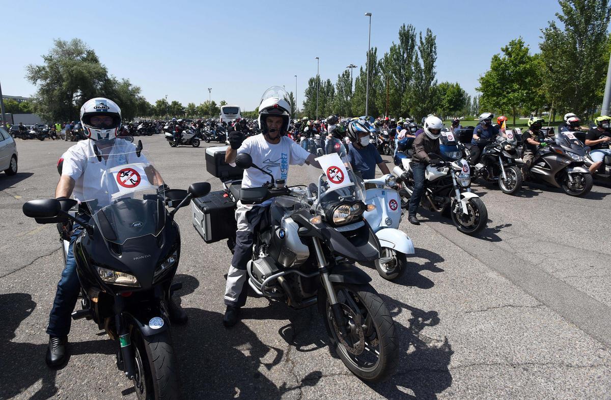 Concentración de motos para protestar por los peajes a las autovías