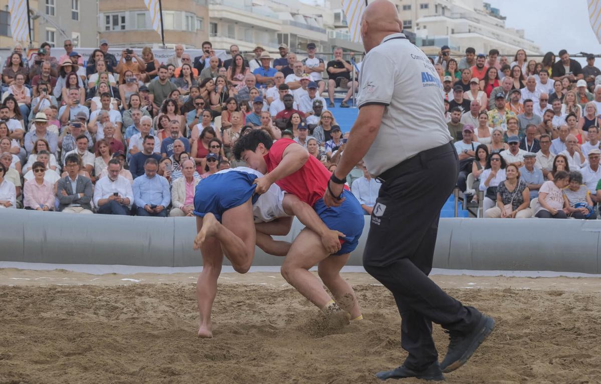 Lucha Canaria y Coreana en Las Canteras