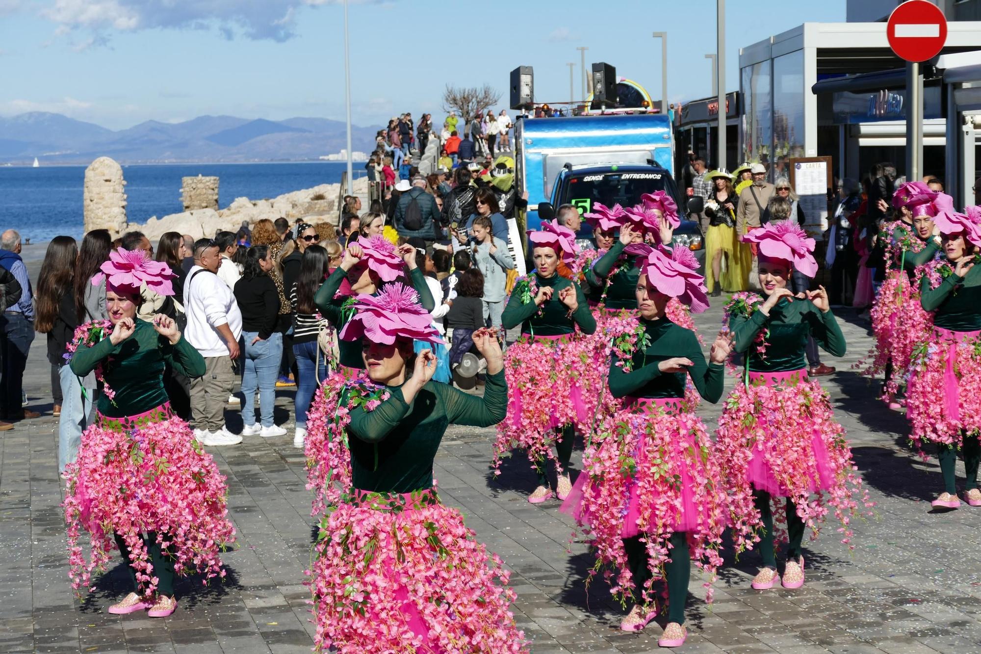 L'Escala s'acoloreix amb la rua de carnaval