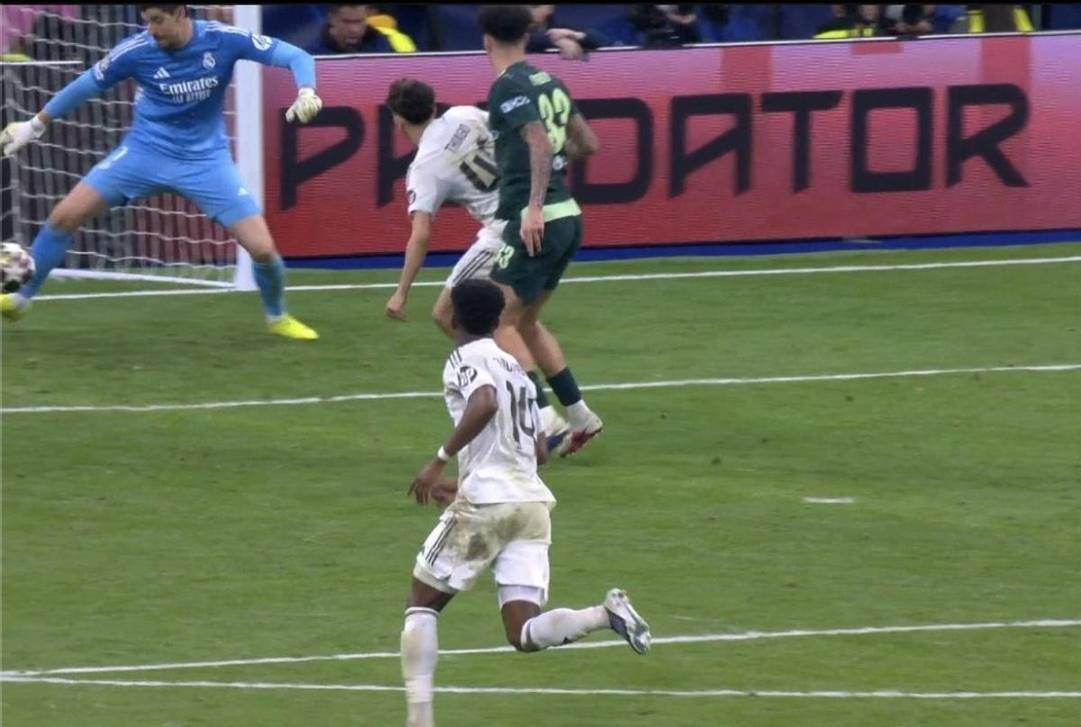 La parada 'milagrosa' de Courtois en la ida de Champions contra el City tras un error de Pitarch.