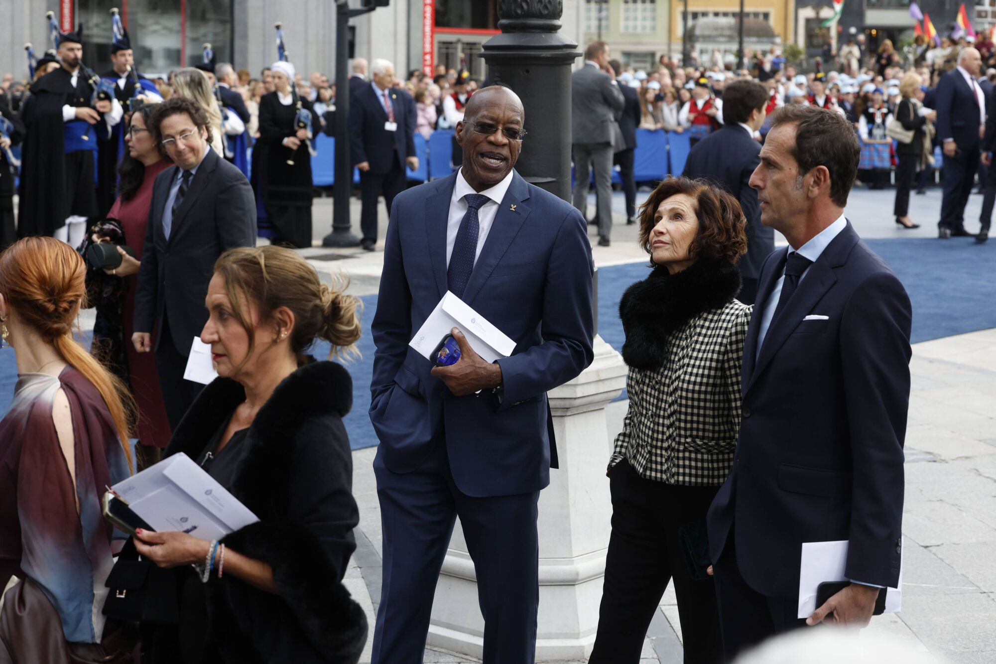  Así fue la llegada de los invitados a los premios "Princesa de Asturias" y su paso por la alfombra azul