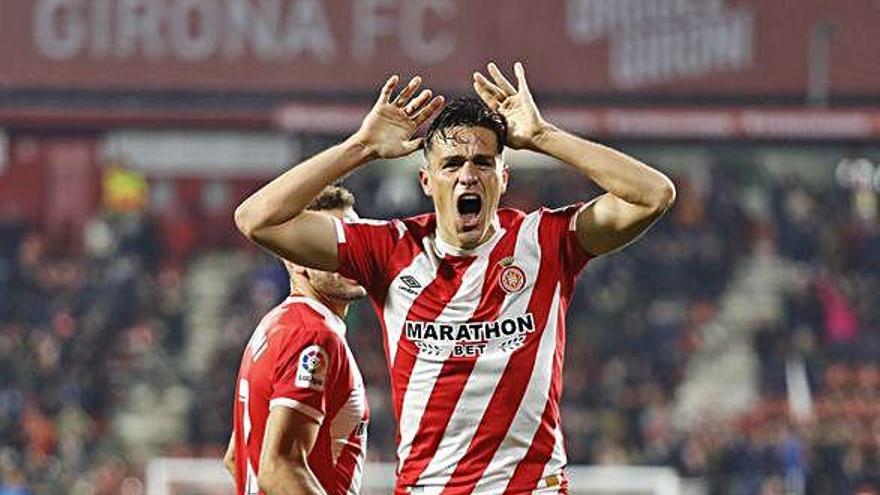 Bernardo celebra un gol a Montilivi.