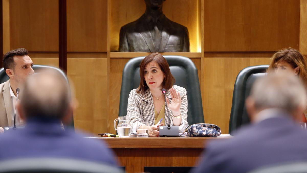 La vicealcaldesa de Zaragoza, Sara Fernández, responsable de la consejería de Cultura, en una Comisión de Cultura.