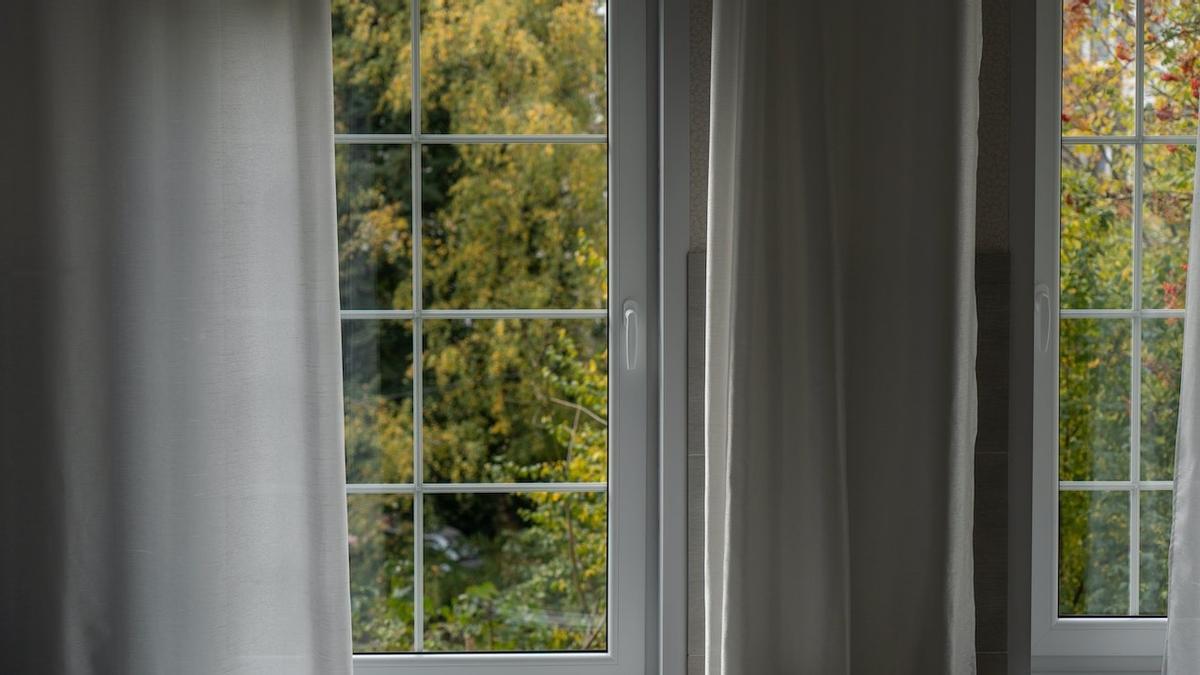 Aceite en las cortinas: la solución que más se copia para lavarlas sin desmontarlas