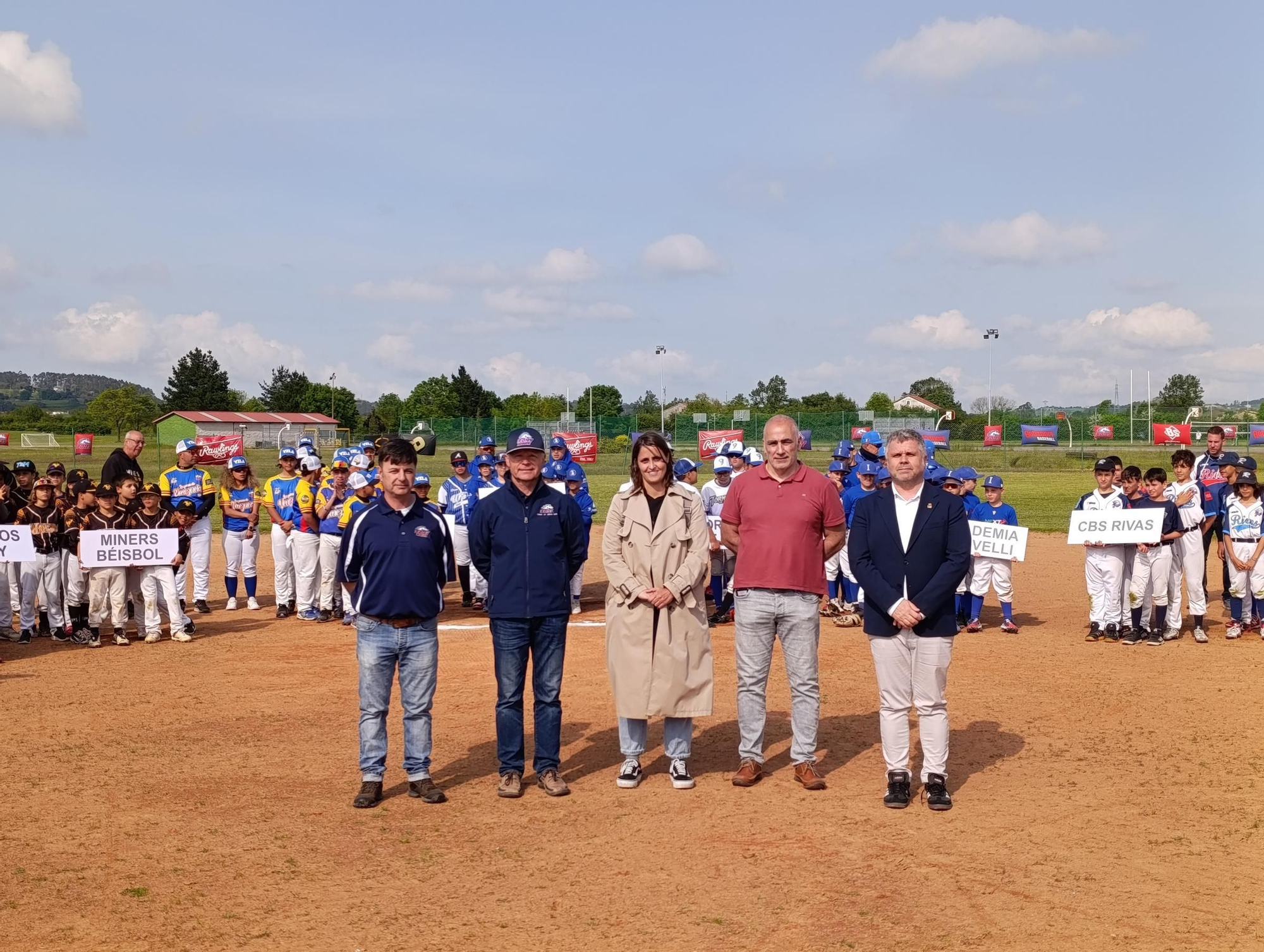El campeonato Europeo de la Pony League de Béisbol batea en Llanera