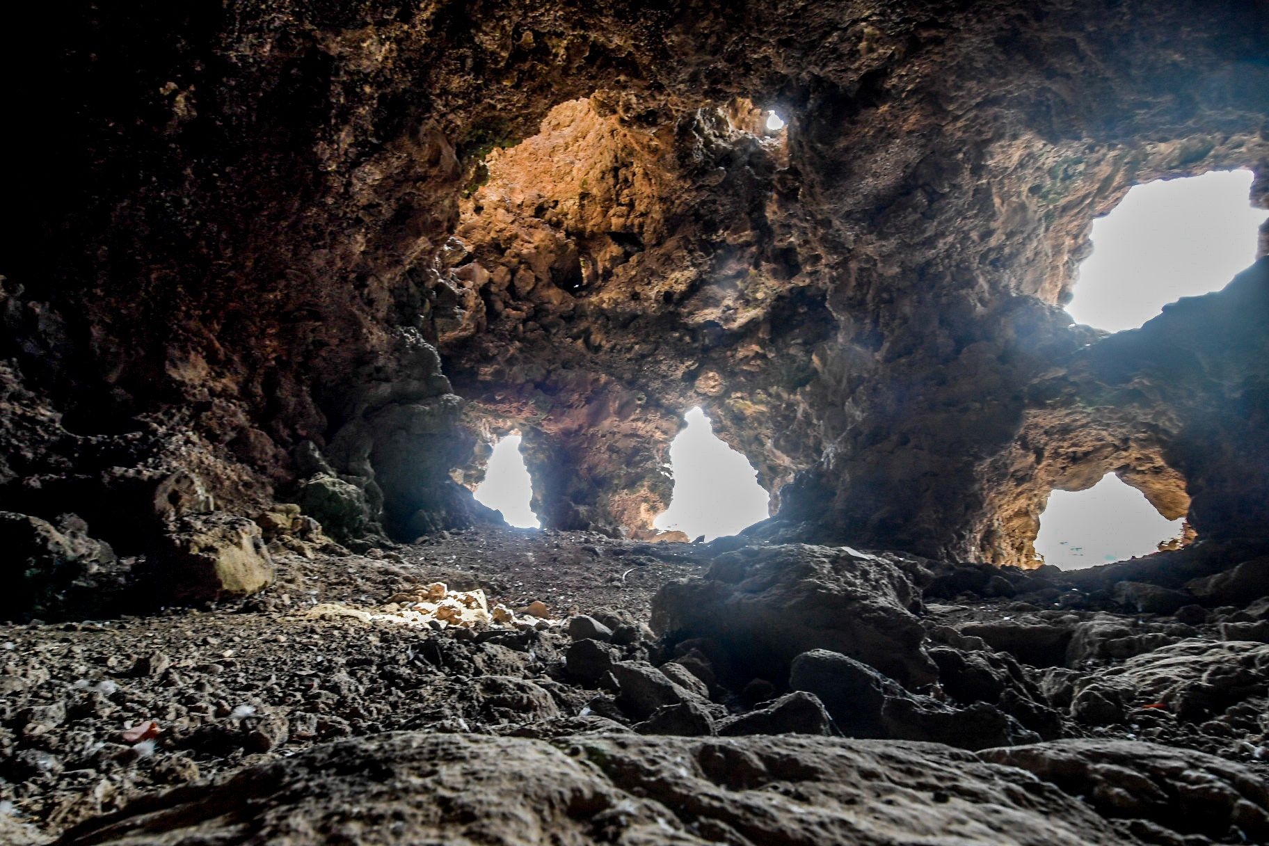 El anunciado proyecto de un centro de interpretación está cogiendo polvo desde hace años en algún cajón, al igual que la campaña de exploración. Y lo último han sido unos desprendimientos, que obligaron desde octubre a cerrar el paso a la zona, y que no han hecho más que castigar a un Bien de Interés Cultual (BIC) declarado en 2009. La Montañeta, en Moya.