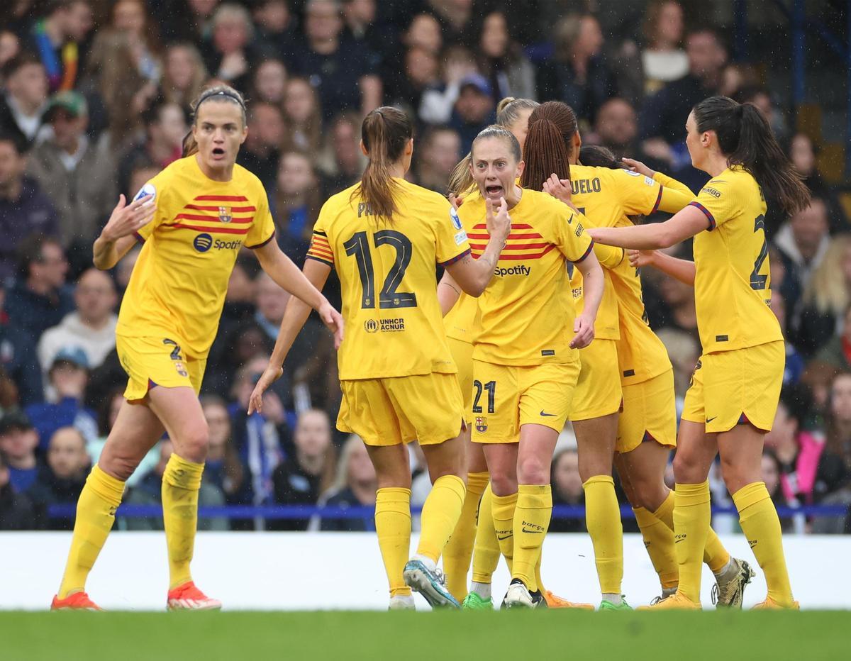 Celebración del primer gol de Aitana Bonmatí