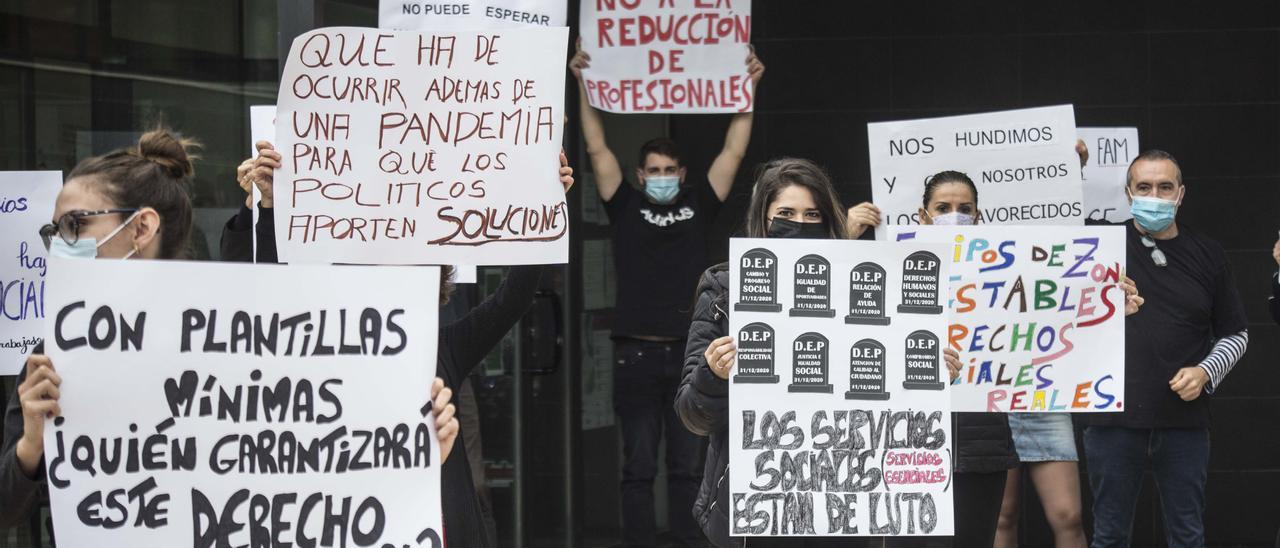 Una protesta de la plantilla por la falta de estabilidad.