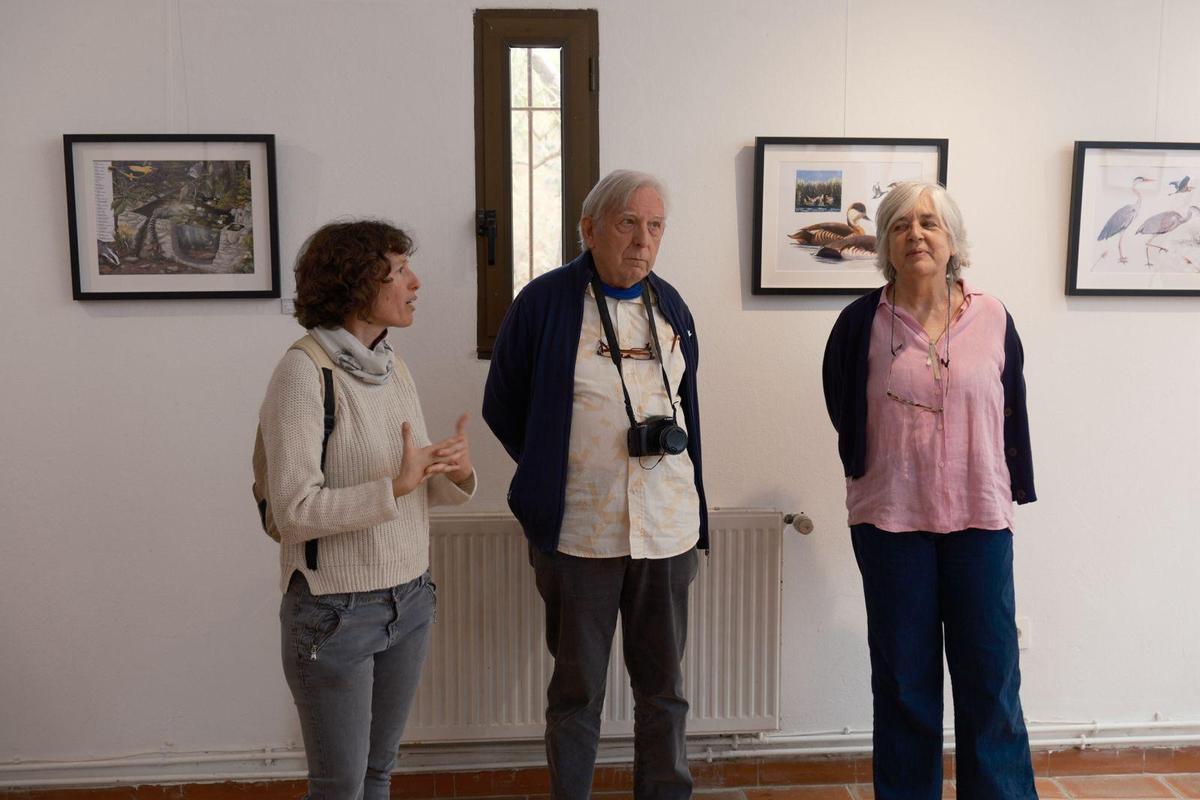 Els directors del màster, Carles Puche i Blanca Martí, amb Rosa Llinas, del parc natural, el dia de la inauguració de l'exposició.