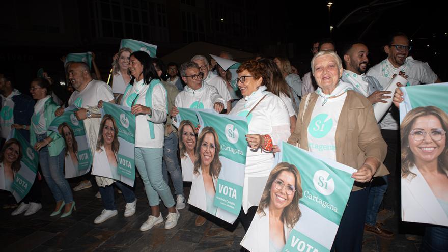 FOTOS: Cartagena abre la campaña electoral con la pegada de carteles