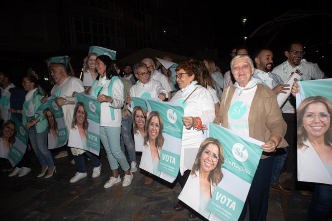 FOTOS: Cartagena también abre la campaña con la pegada de carteles