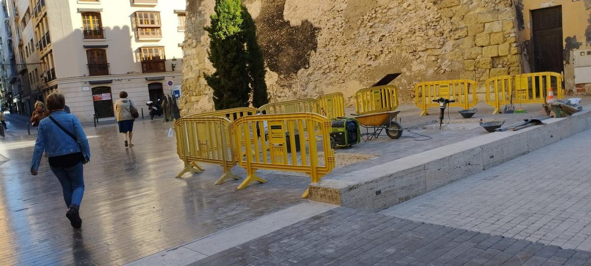 Obras en la plaza Santa Isabel para plantar árboles