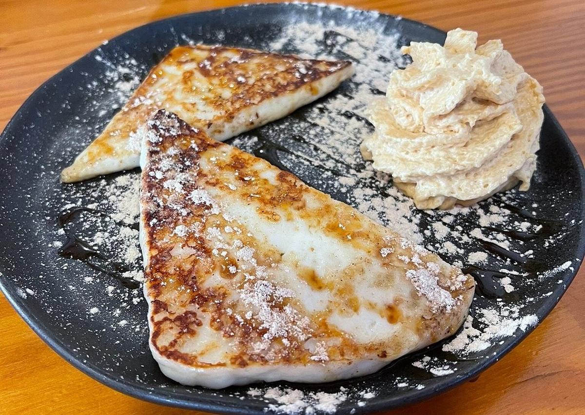 Queso asado con miel y gofio