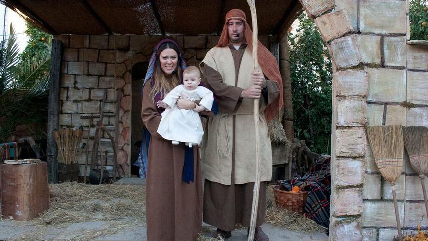 El niño Jesús –Rafael–, en brazos de su madre María, que está acompañada de José. / F.J.D.