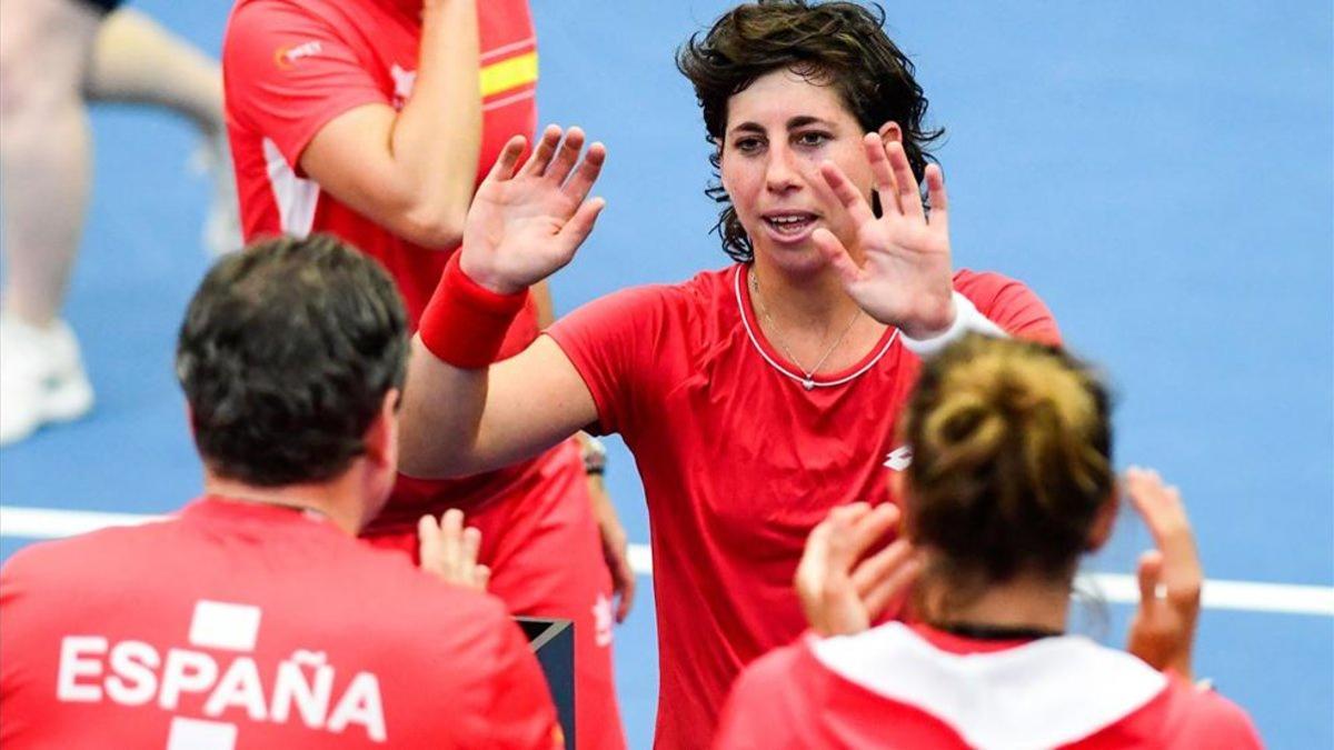 Carla Suárez celebra su victoria con el equipo