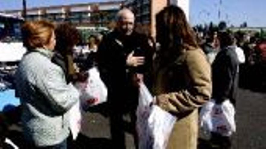 BUSCAN EL VOTO EN EL PARQUE CRUZ CONDE