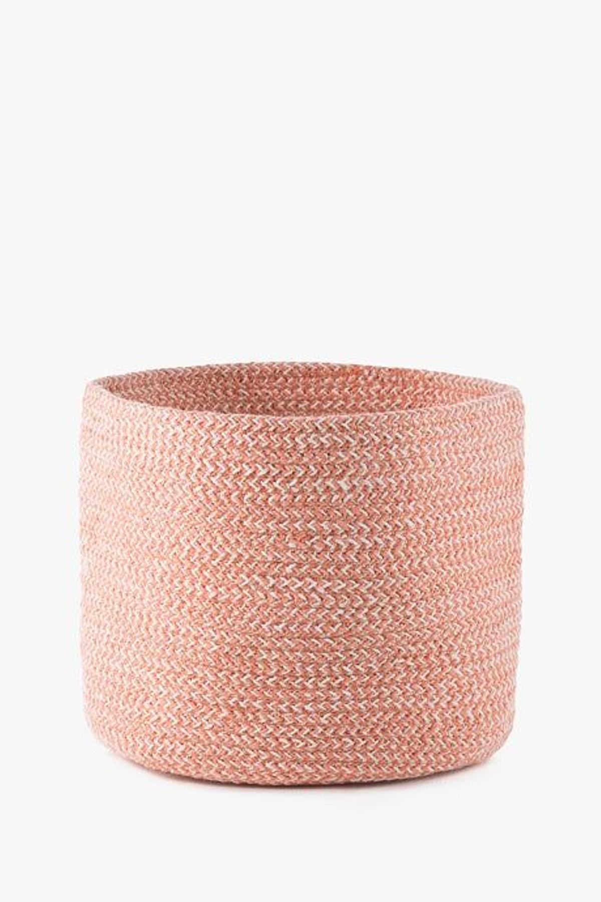 Cesta coral de C&amp;A (precio: 12,90 euros)