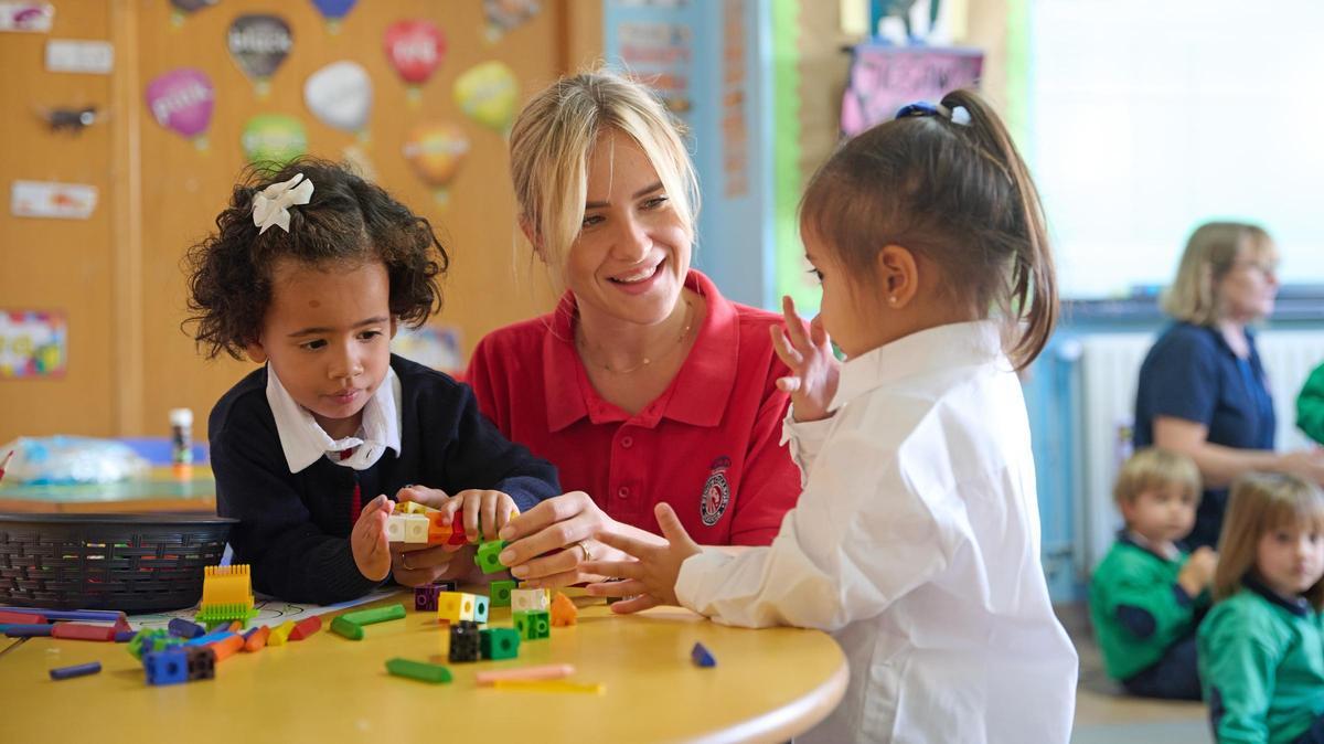 El programa Early Years Foundation Stage enseña a que los niños fomenten la curiosidad, la creatividad y el amor por el aprendizaje.