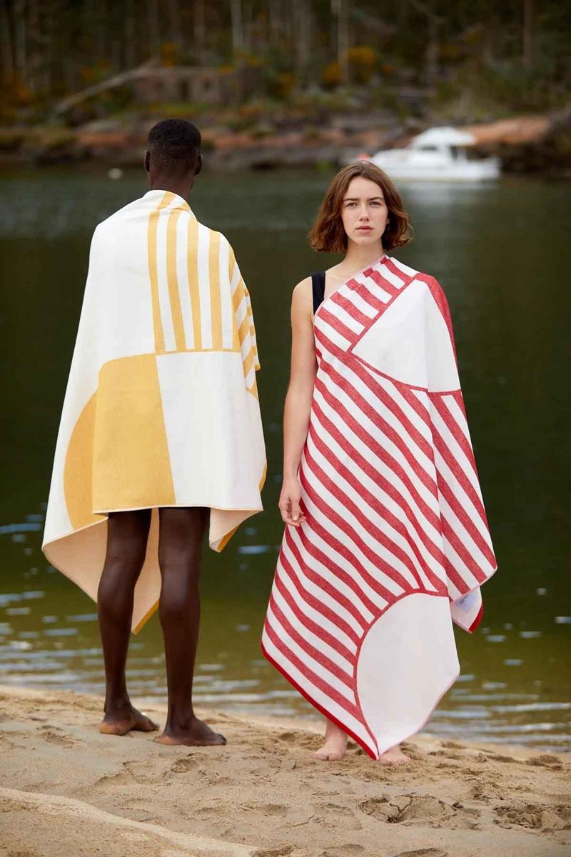 Tucca es la marca de toallas de playa española que ni se vuelan ni