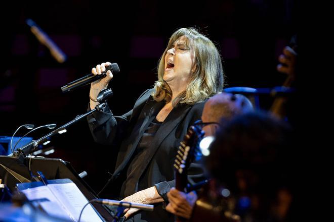 Maria del Mar Bonet, en otro nivel en la presentación de L’aigua no cansa’ en el Palau