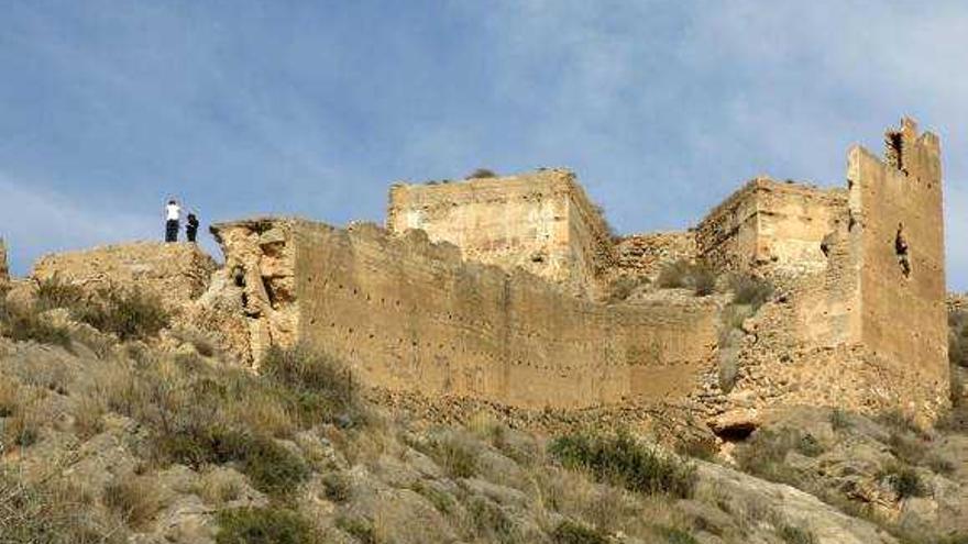 Crean una asociación para reivindicar la conservación del castillo de Orihuela